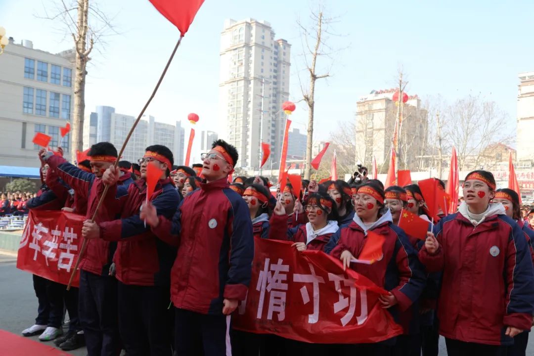 「资讯」涟水金城外国语学校举行高三成人仪式暨高考冲刺誓师大会