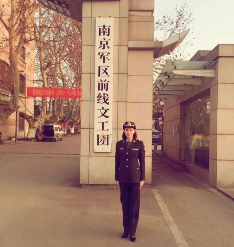 作为一位典型的东北姑娘,侯梦莎身高一米六九,活泼开朗.