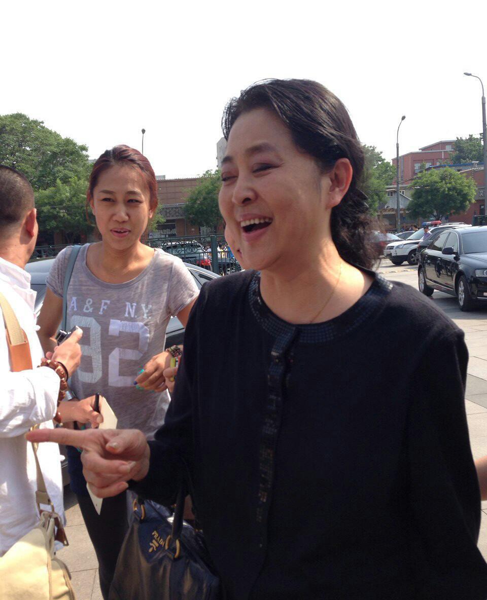 回顾倪萍的儿子虎子艰辛的求医路背后是妈妈的白发和心痛