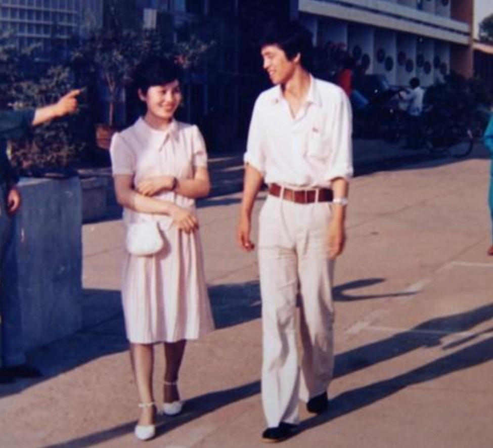 回顾央视主持人李瑞英风光背后有心酸儿子坠楼依旧坚守岗位