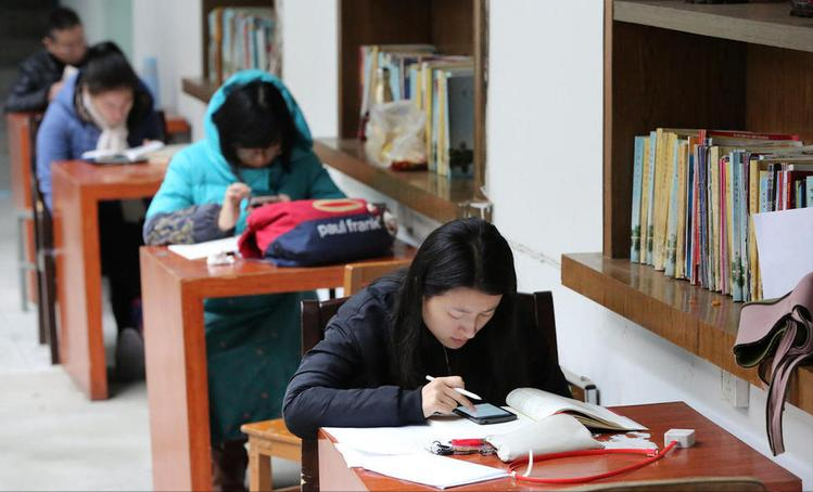 人民日报痛批大学生你不失业天理难容再挥霍青春这辈子就完了