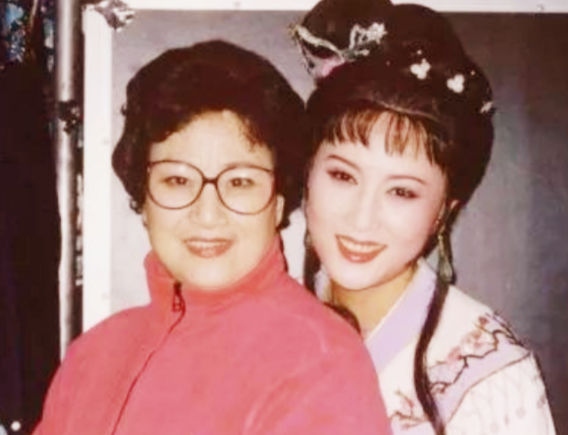 回顾越剧演员单仰萍浙江桐庐的越剧名家丈夫被判刑后她现状如何