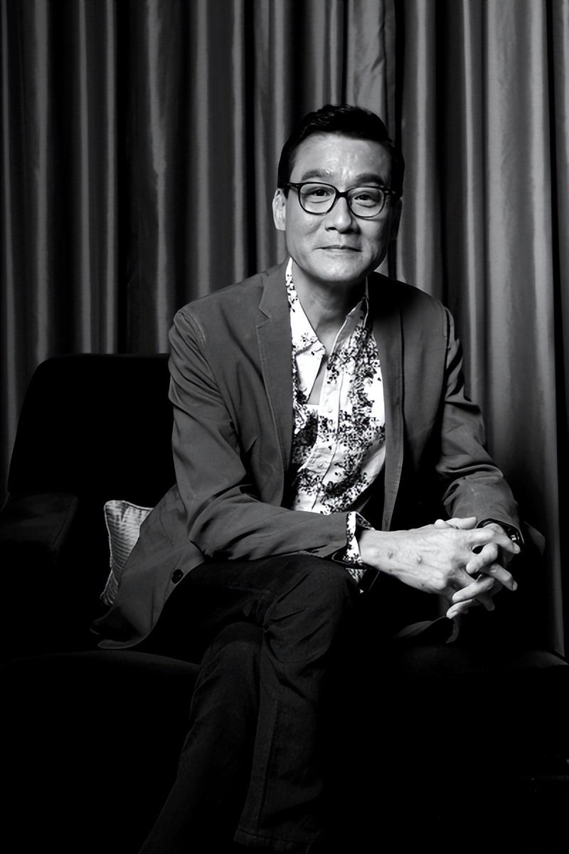 回顾演员梁家辉我这辈子最正确的决定就是娶了一个平凡的妻子