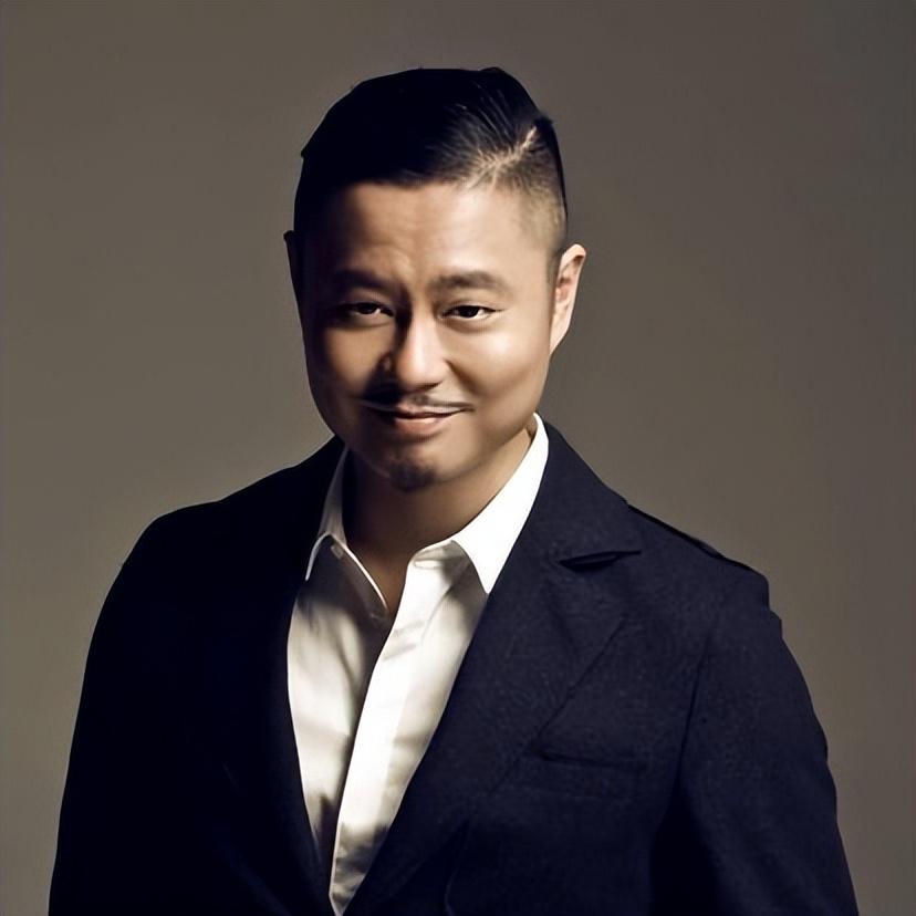 回顾喜剧鬼才魏翔出道23年甘心做绿叶现成功逆袭成电影男主