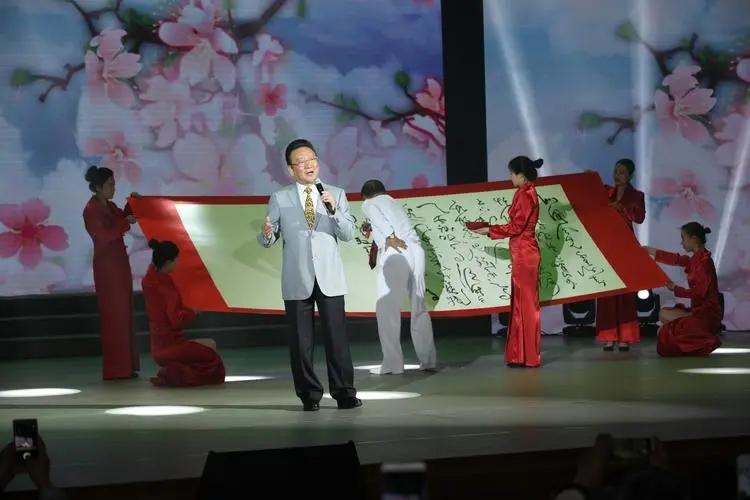 回顾歌手蒋大为事业和婚姻都很坎坷退休后拼尽老命为女儿买房