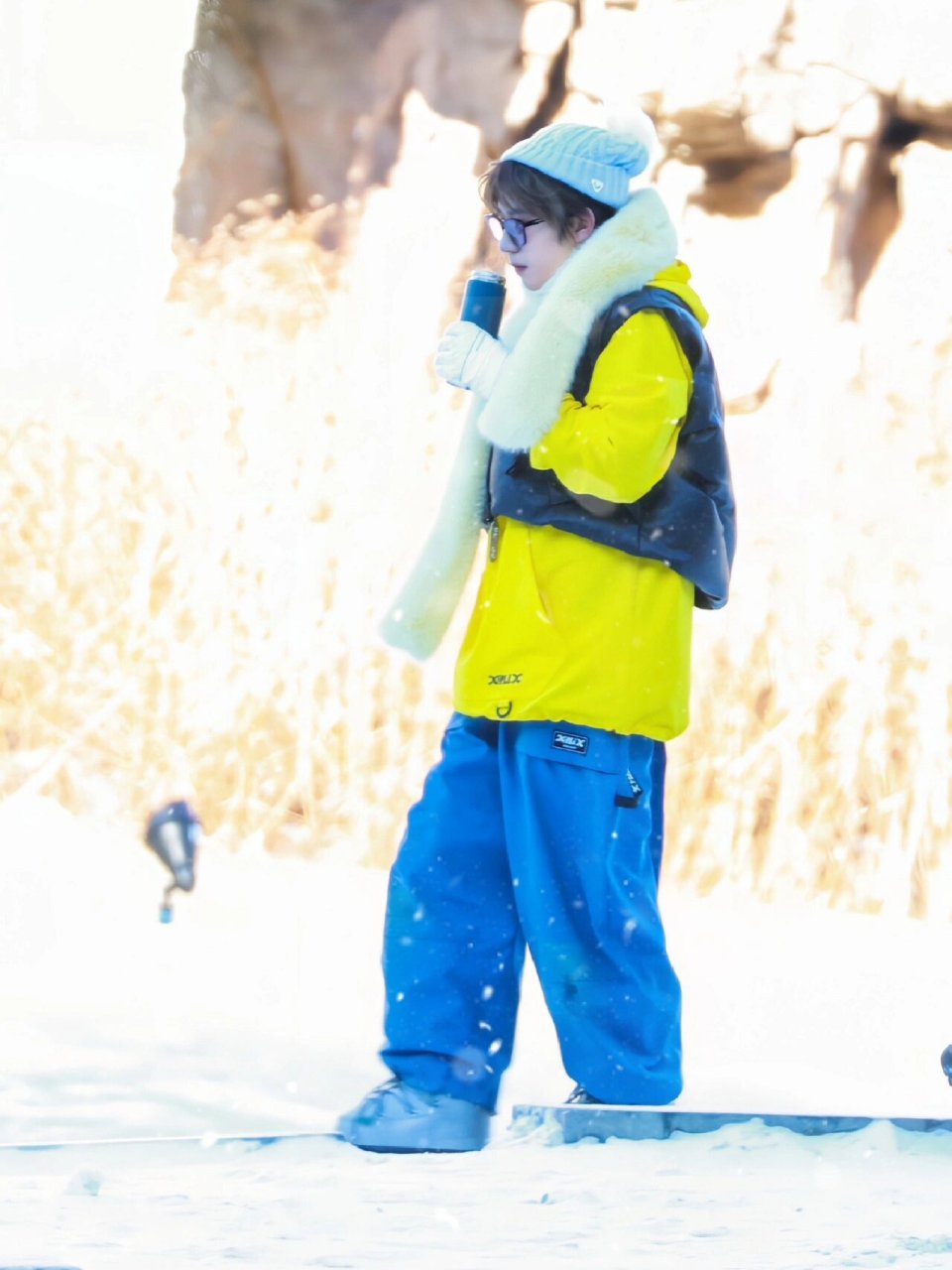 贺峻霖滑雪照片图片