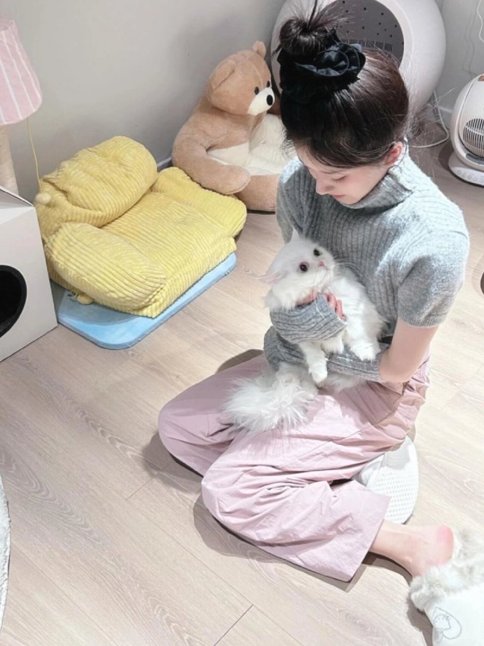 😍哇塞,看到赵露思的这组居家生活照, 我简直被她