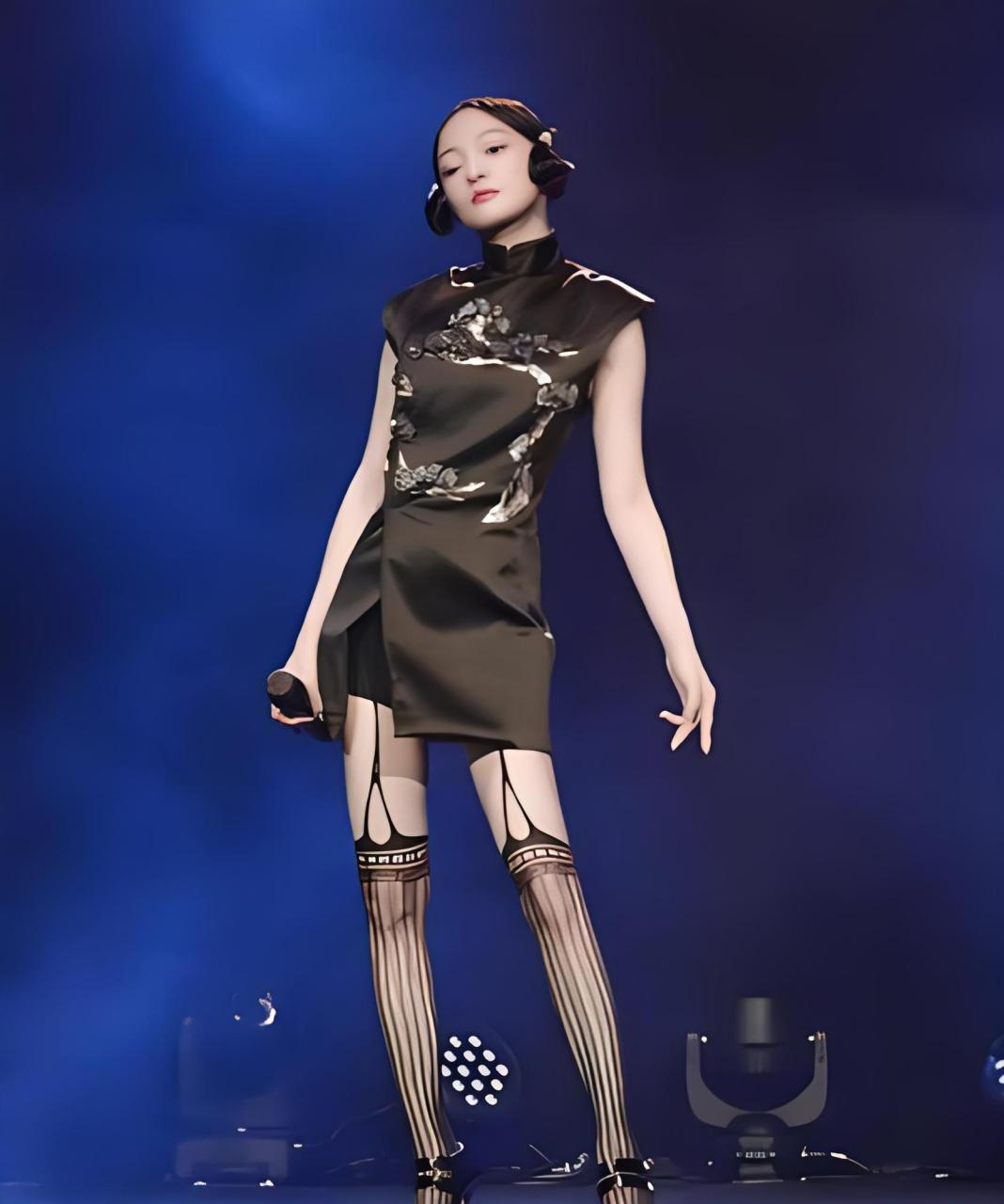 张韶涵旗袍穿搭美出圈,气质绝佳,网友:这才是真正的美少女!