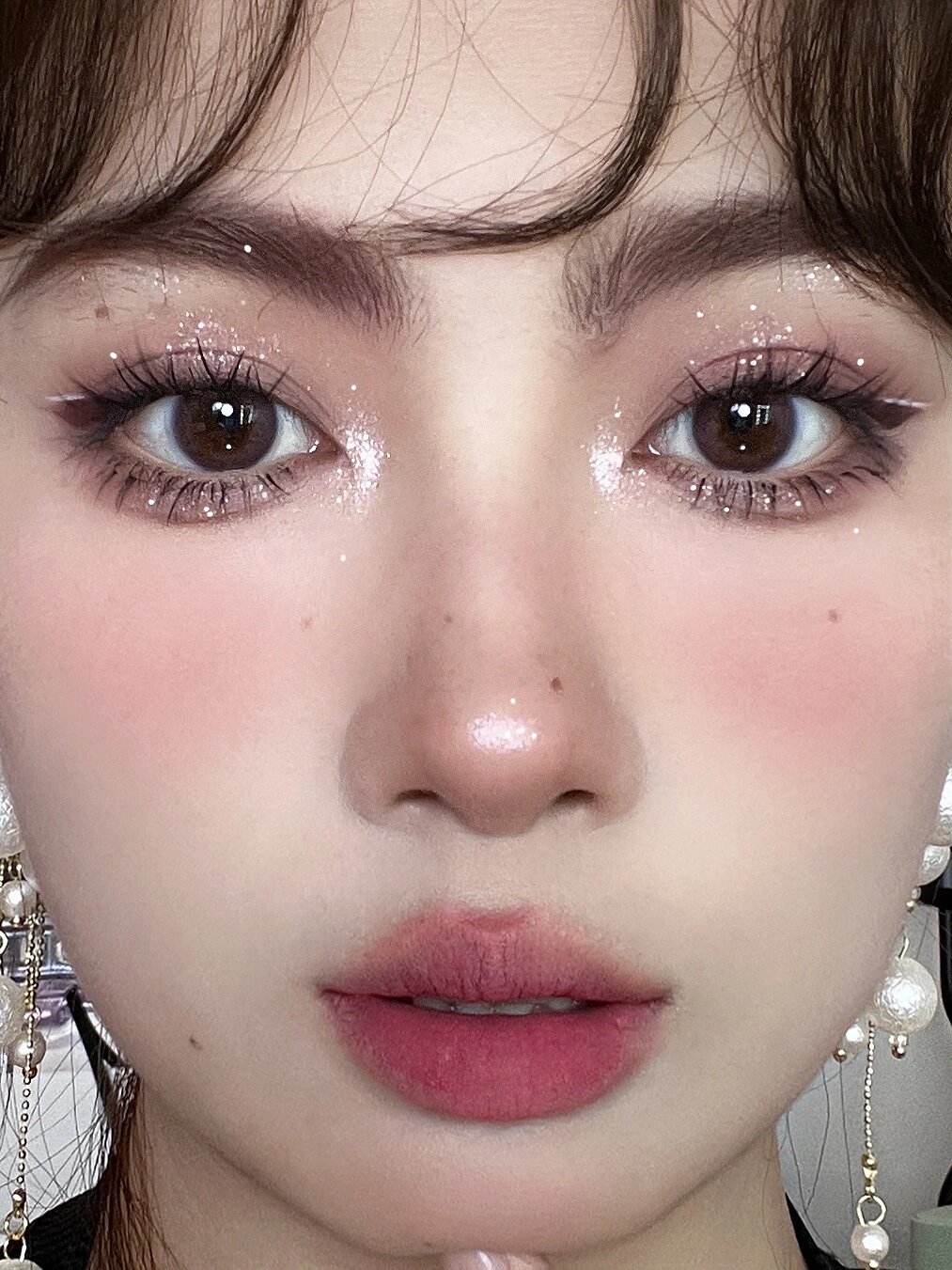 我们要用到的是3ce九宫格眼影盘中的芋泥盘