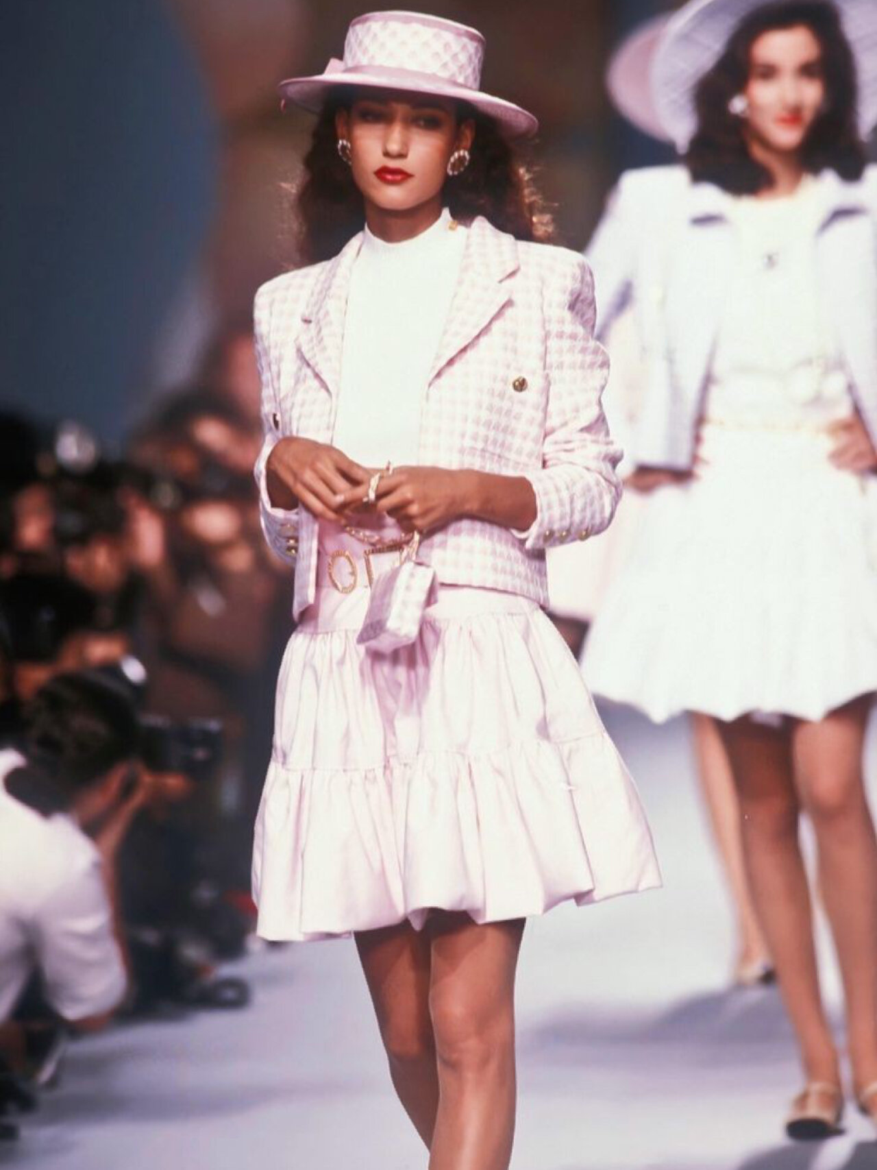 小香风之神 | chanel 1998 春夏成衣系列  今天我要带你们回到 1998