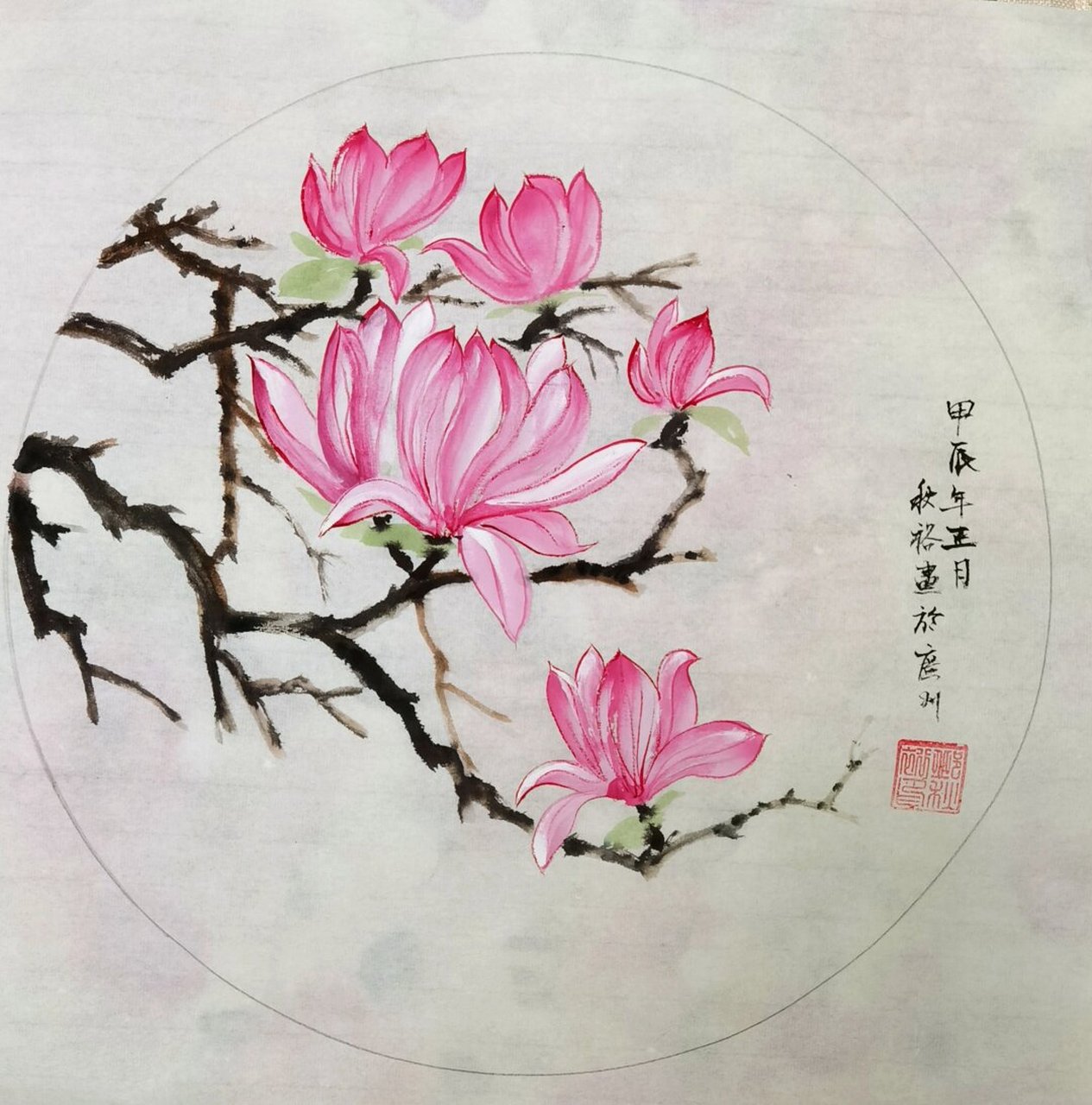 今天我要和大家分享的是国画玉兰花的分步骤画法.