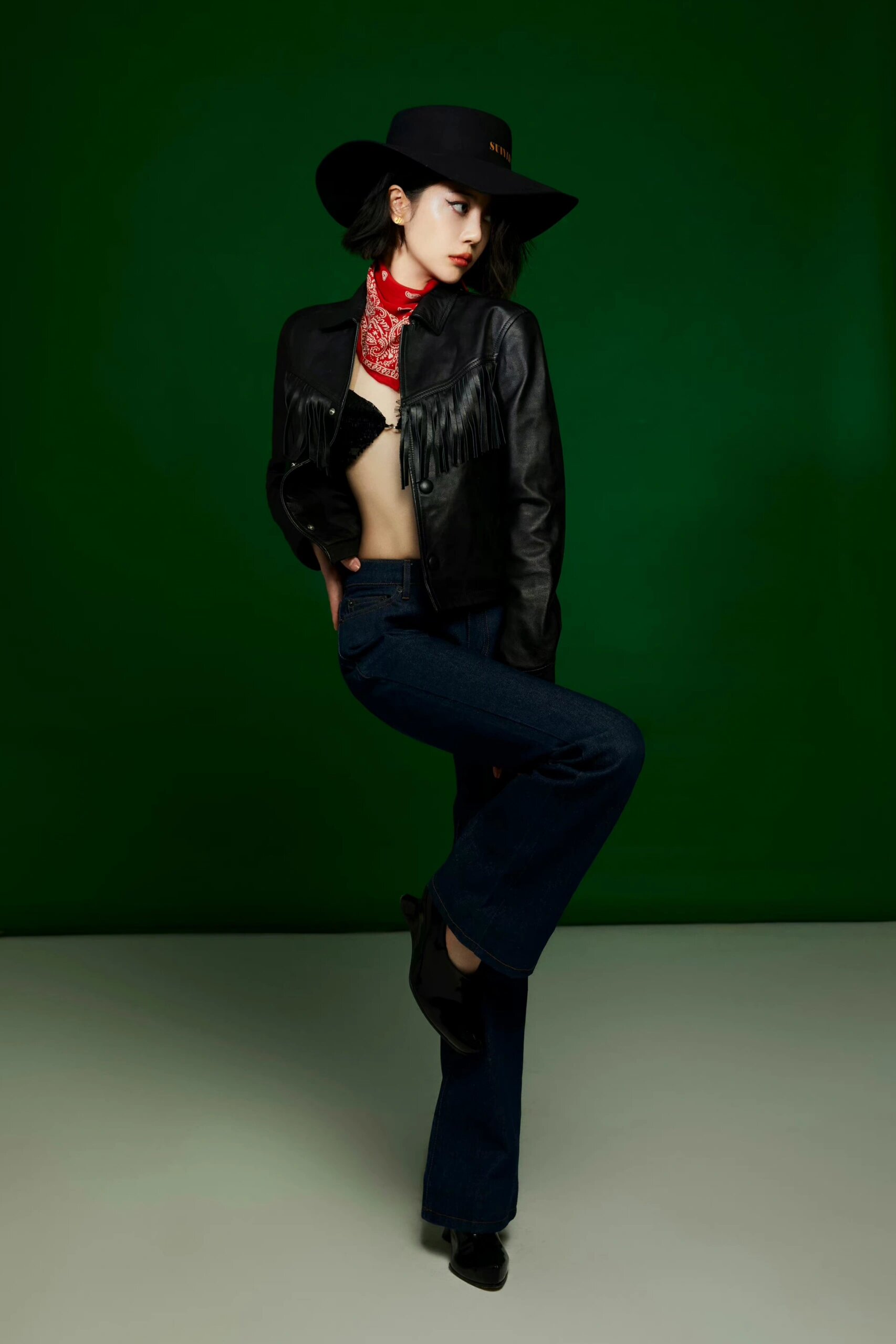 你们看,李溪芮那苗条的身材,修长的身高,再加上精致的