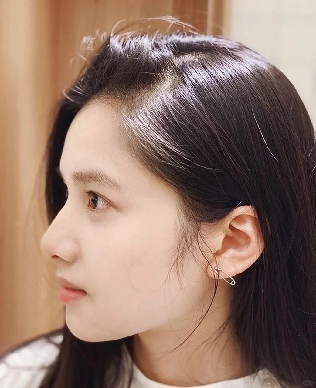 张婧仪:我的完美侧颜女神  每次看到张婧仪的照片我都要停下来,360度