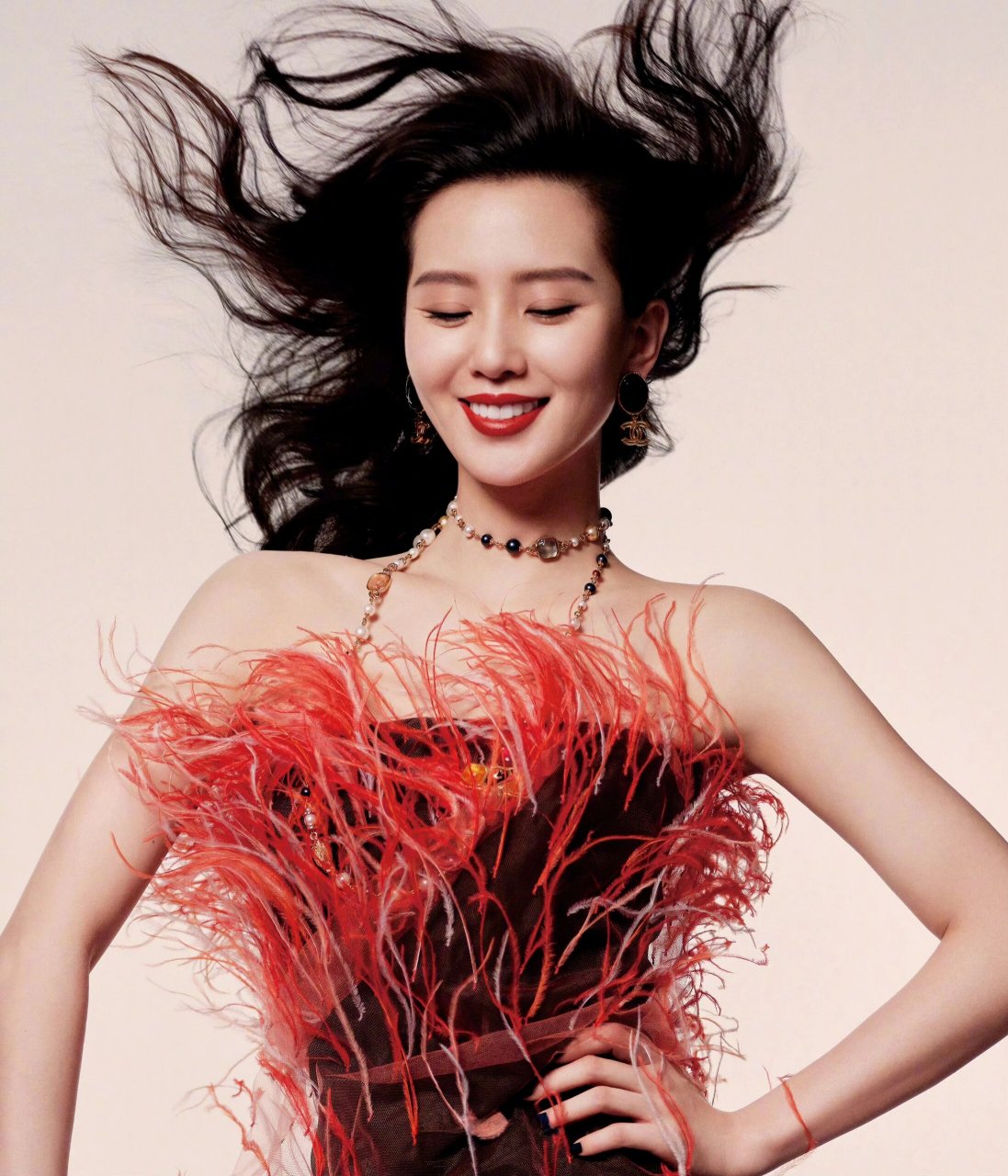 刘诗诗这组图,我愿用风情万种来形容  她将女人柔美的一面展现得淋漓