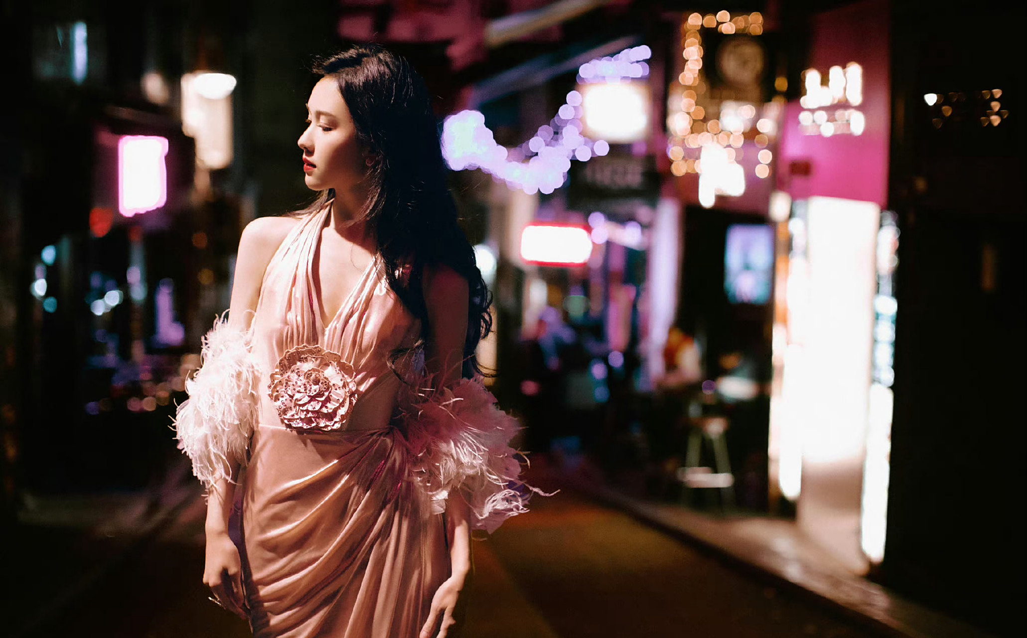 陈都灵港风大片,这一身简直太美了,流光溢彩.#不被定义的女性力量