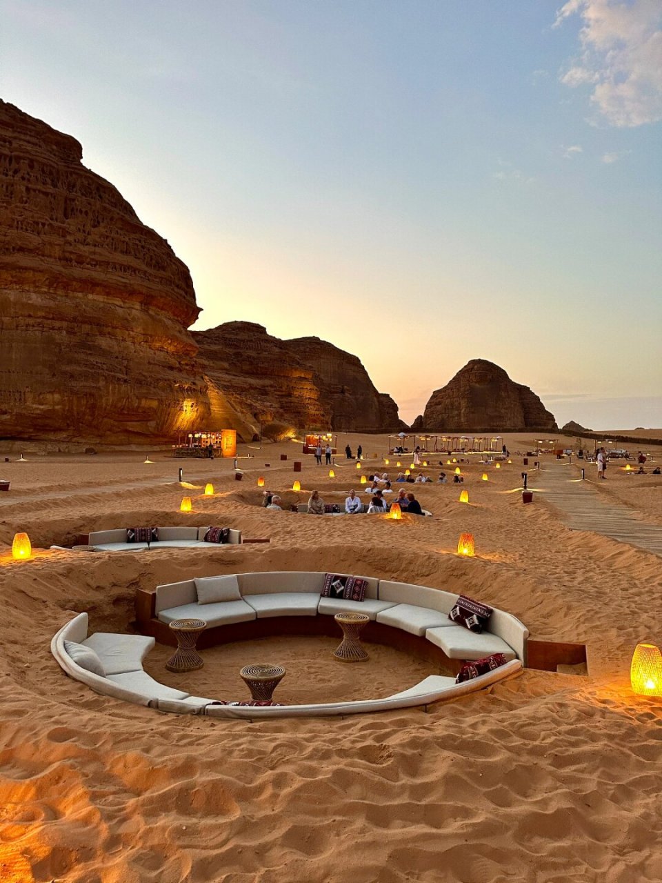 走进中东一座千年古城上的沙漠