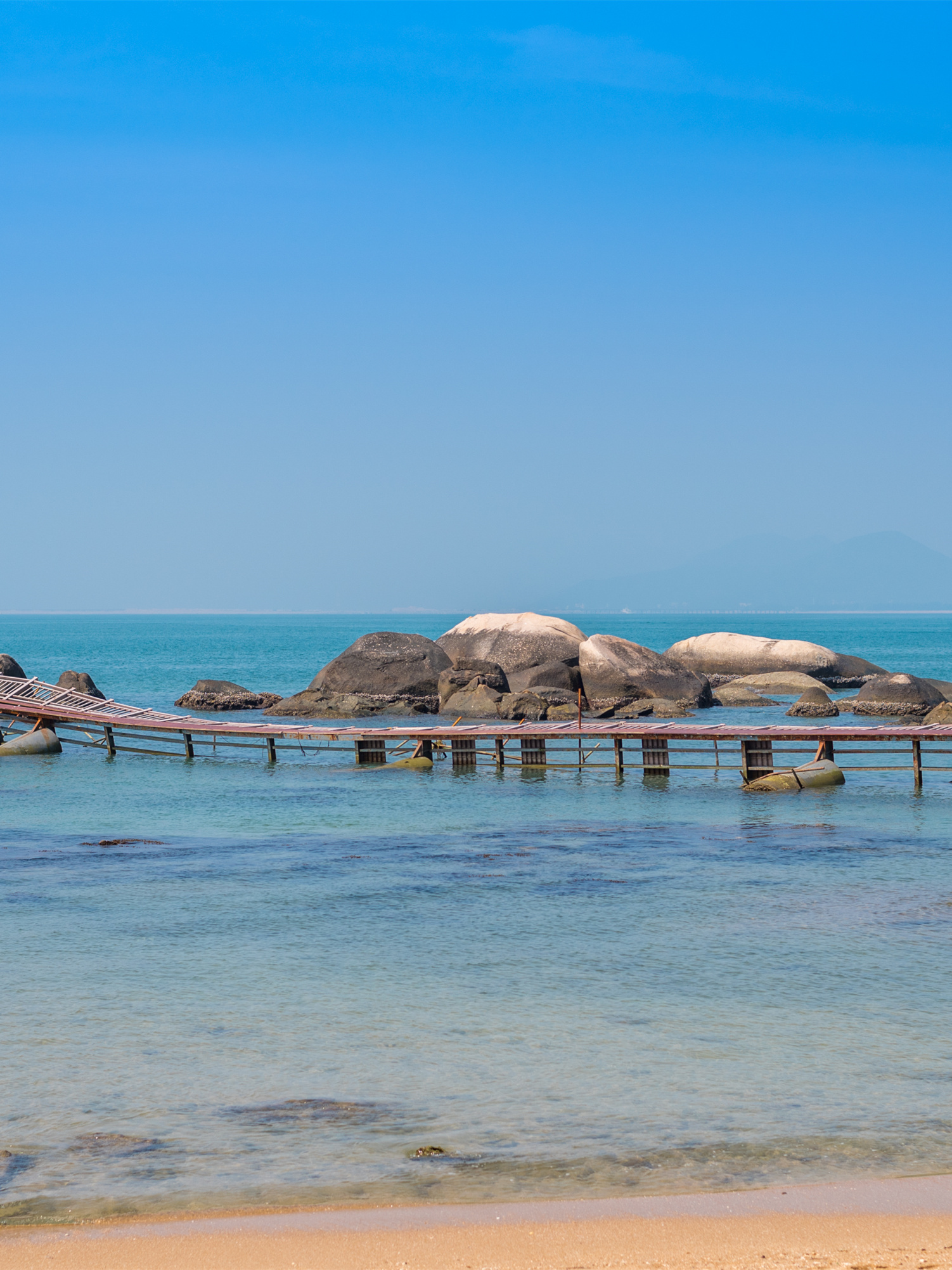 大家好,这里是小言,今天跟大家推荐旅行的目的地是——三亚,这座美丽
