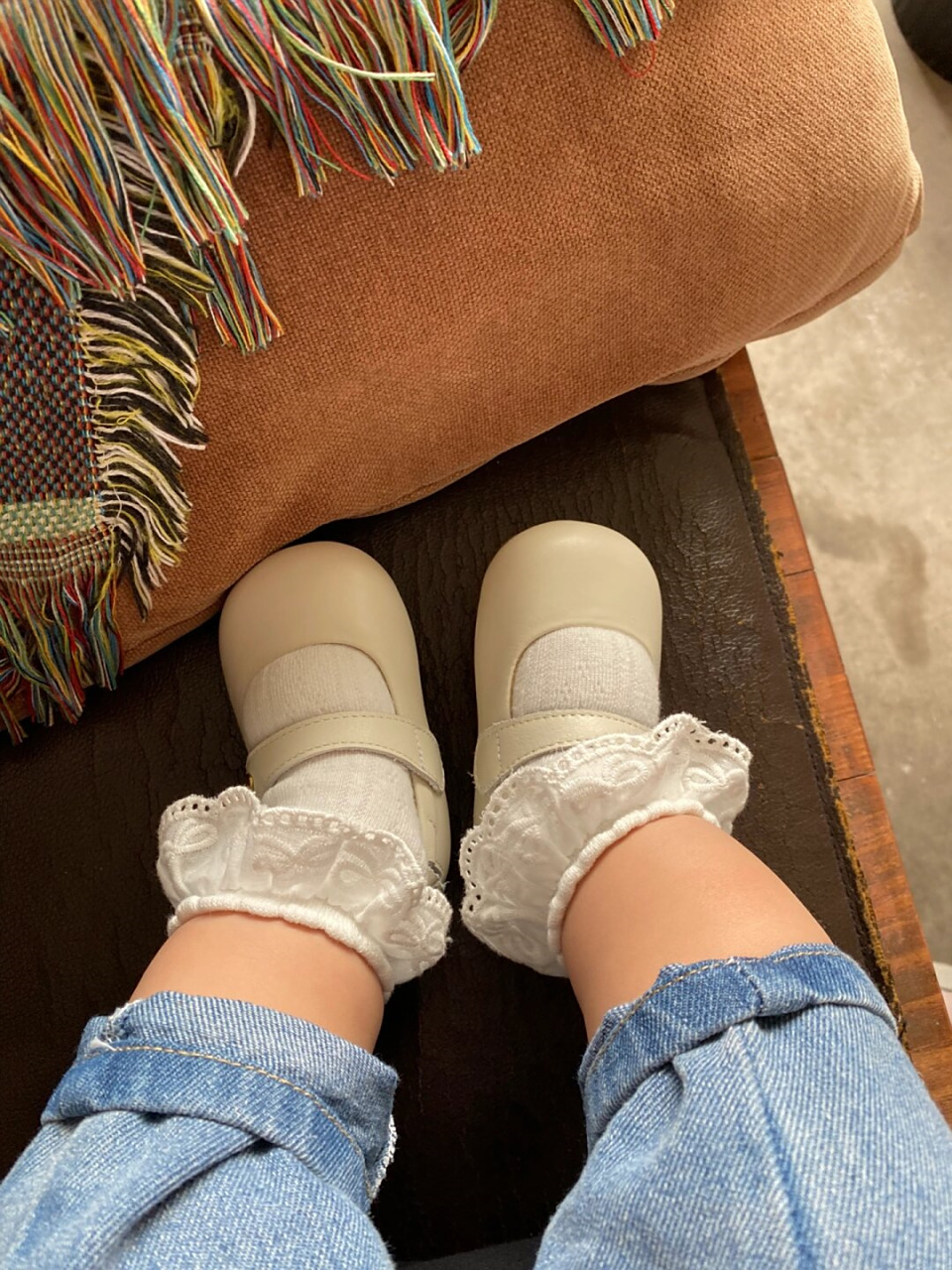 这小胖脚脚穿上小皮鞋,简直可爱到爆炸啦!