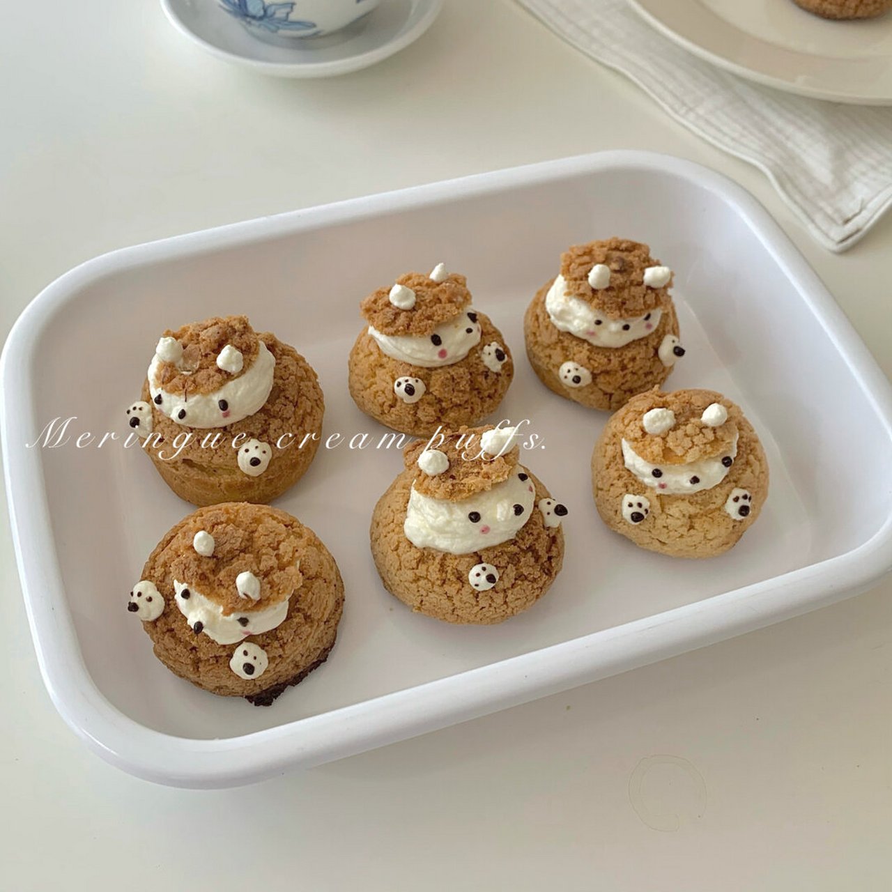 之前刷设计网站的时候看过这个造型的泡芙特别喜欢,一直没安排上