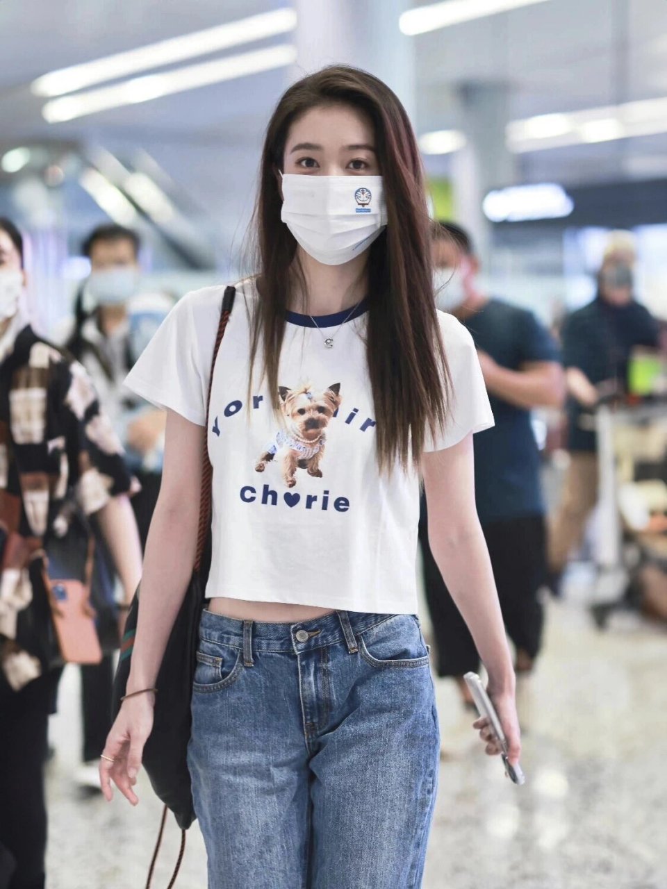 张雪迎私服,上脚今年大热的开口笑帆布鞋