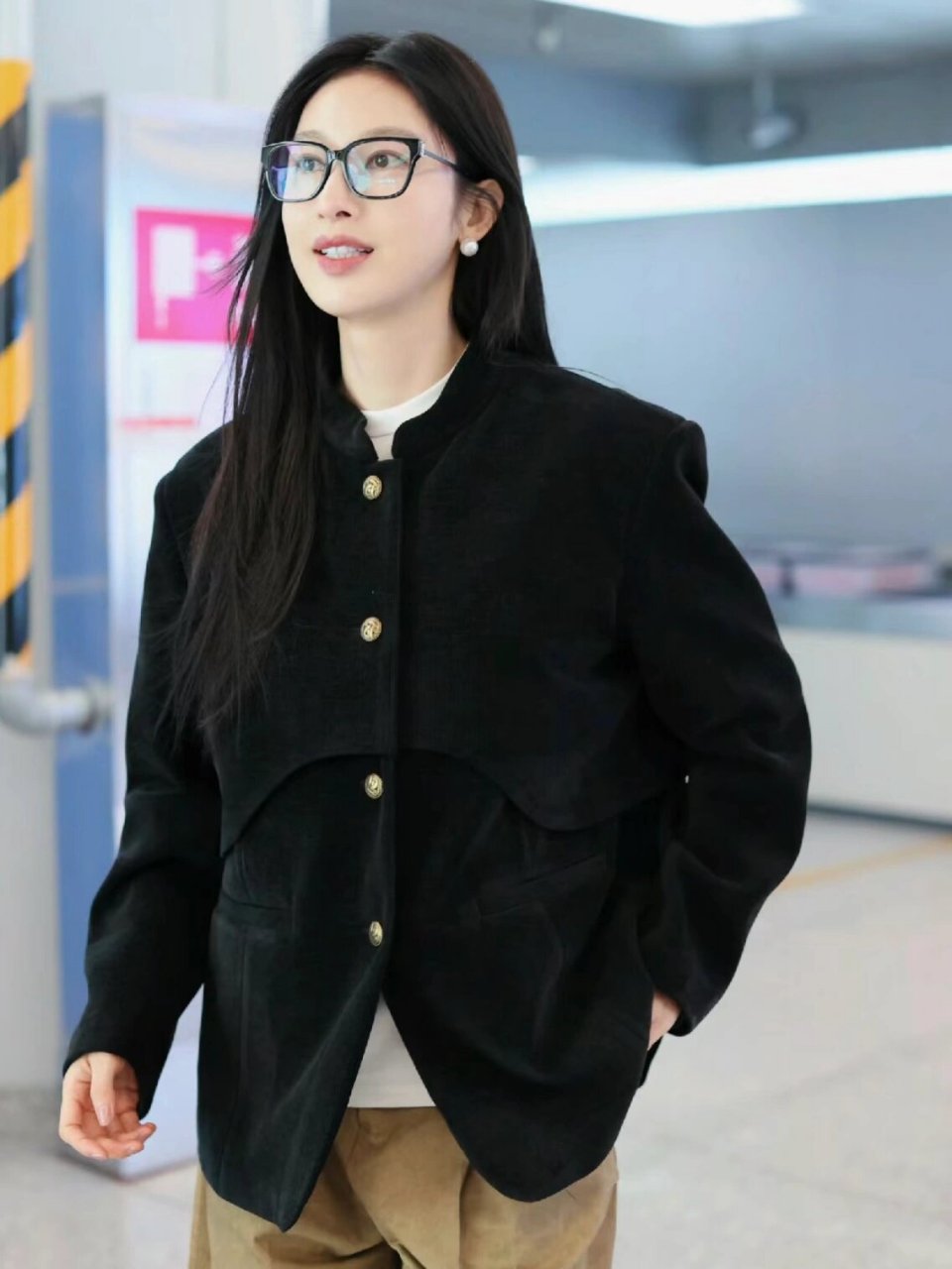 张俪机场穿搭|这套新中式真的好看  尤其是这套新中式的风格,简直太戳