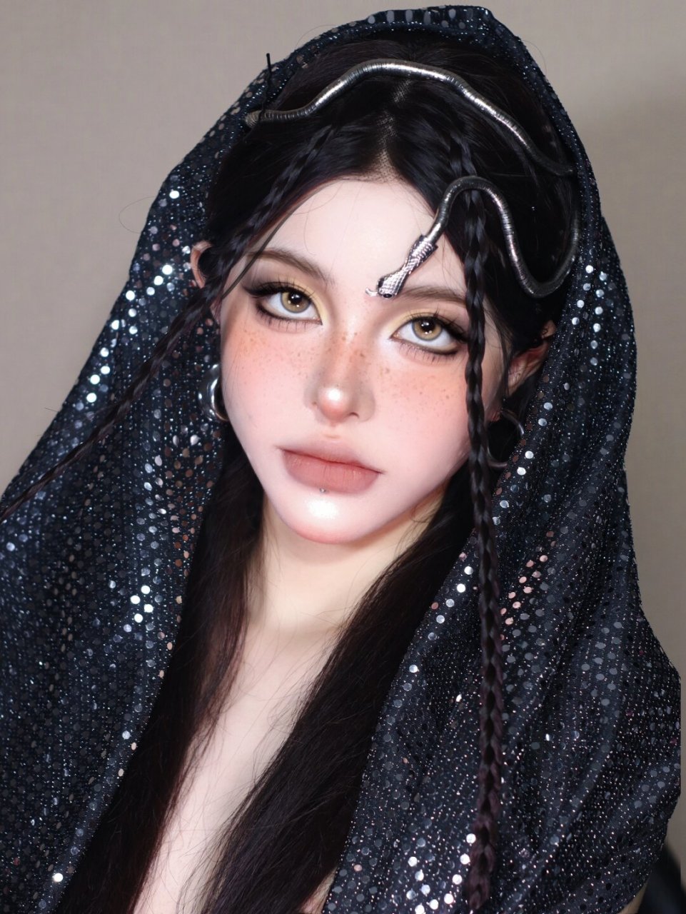 银蛇狂想蛇系美人妆  💖哇咔咔,你们看我今天的妆容,是不是超级炫酷