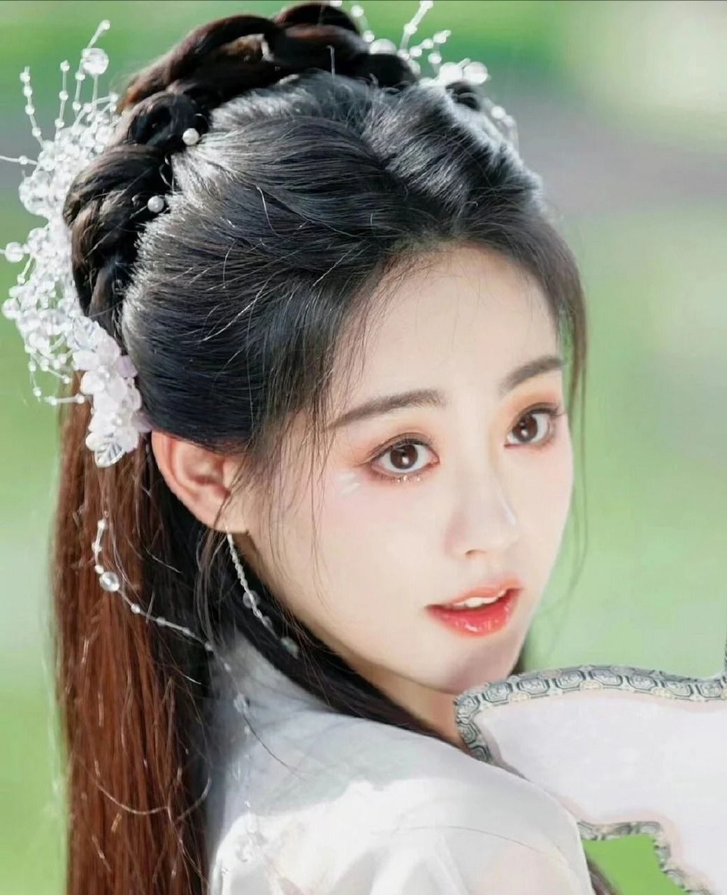 祝绪丹的古装之美与职场风波  说起祝绪丹那姐姐的古装造型,我真是每