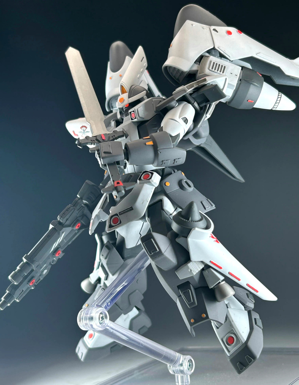 模型欣赏:机动战士高达seed 高机动型金恩f型,该机是在金恩基础上换装