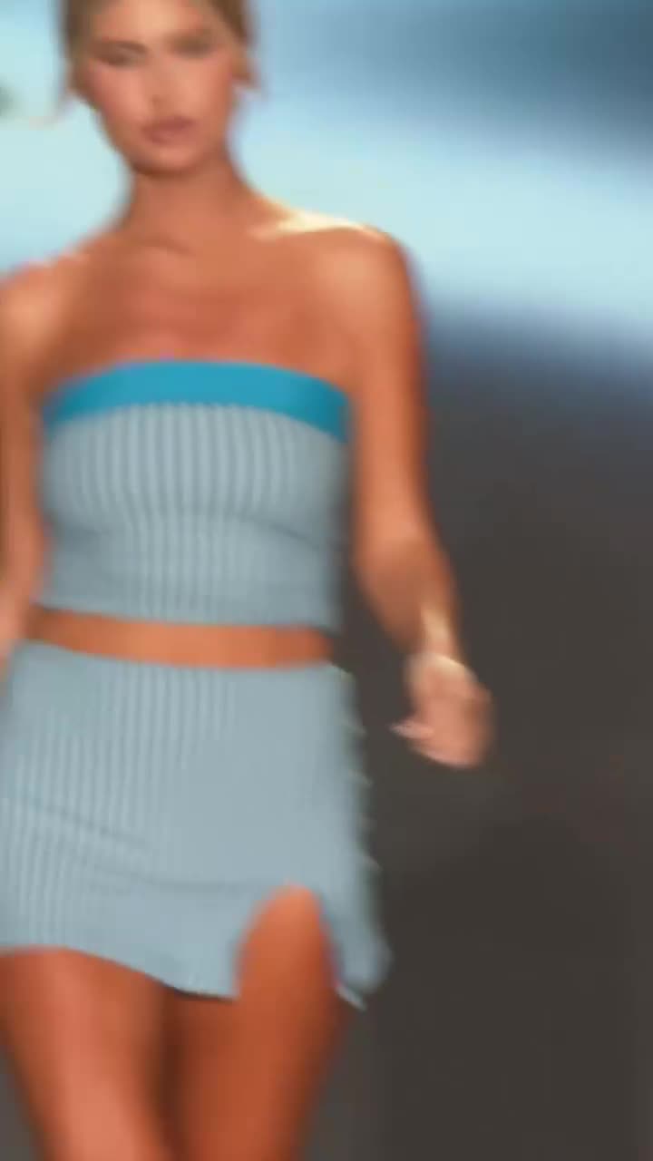 实拍迈阿密美女泳装t台走秀,完美身材穿上比基尼,女王范十足