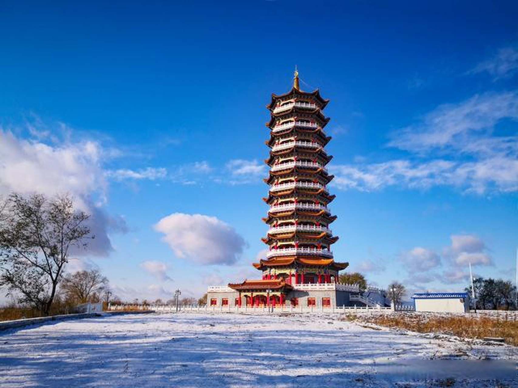 鹤岗市曾用名有鹤立岗和兴山市