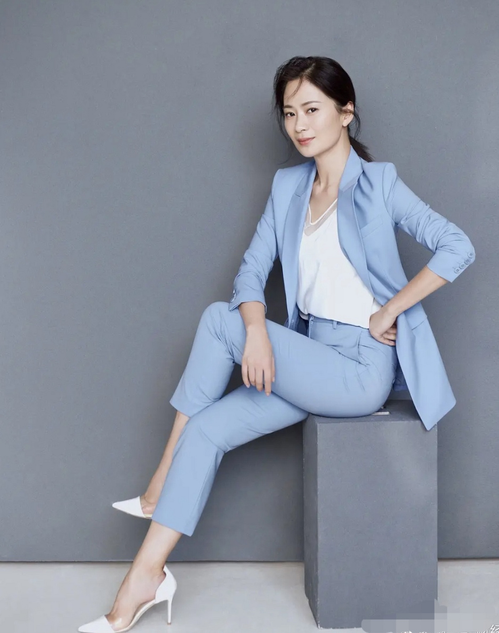 央视主持陈蓓蓓挺美啊