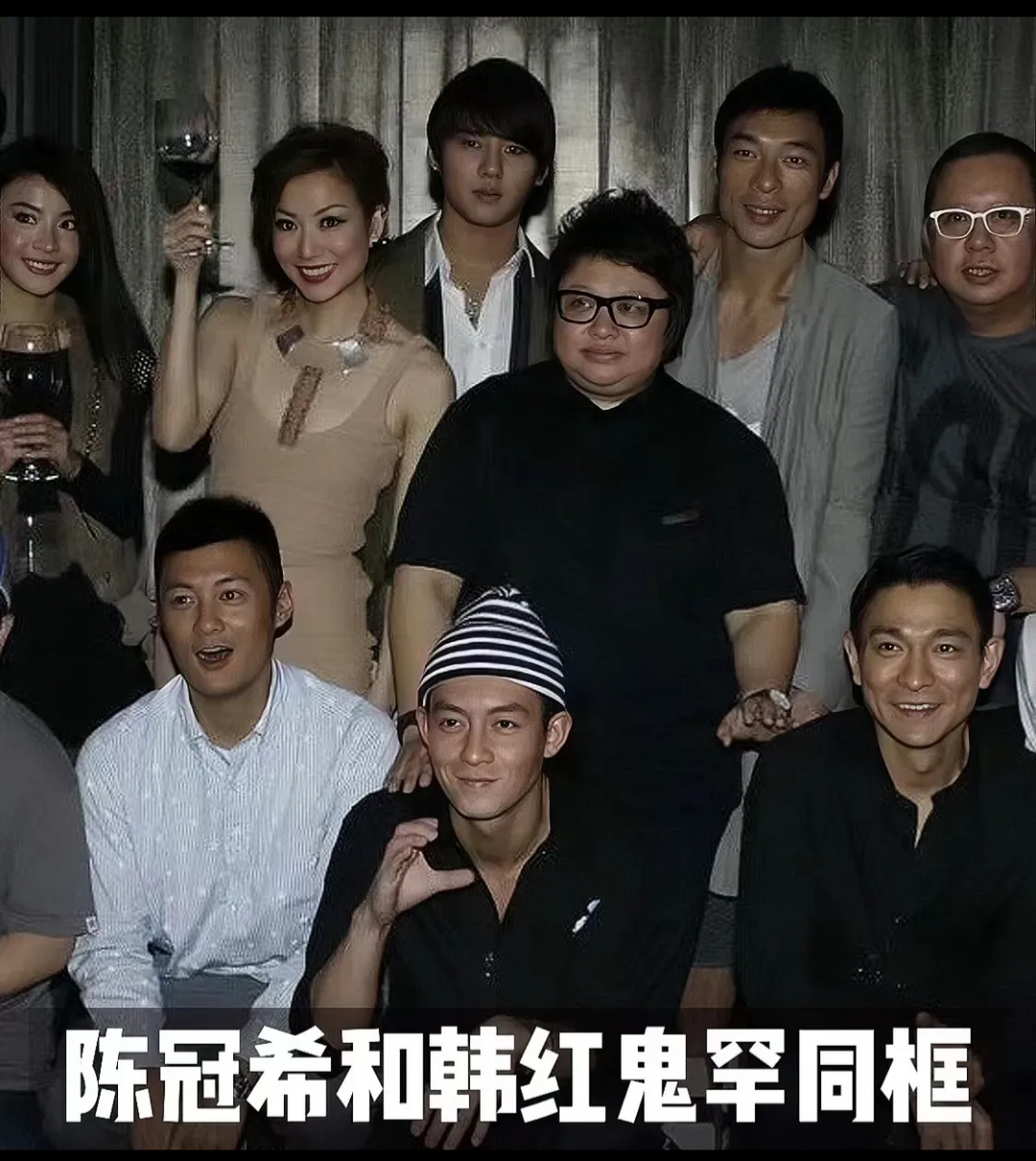 2005年,韩红和许志安临上车的时候,韩红搂住许志安脖子,抱在一起拥吻