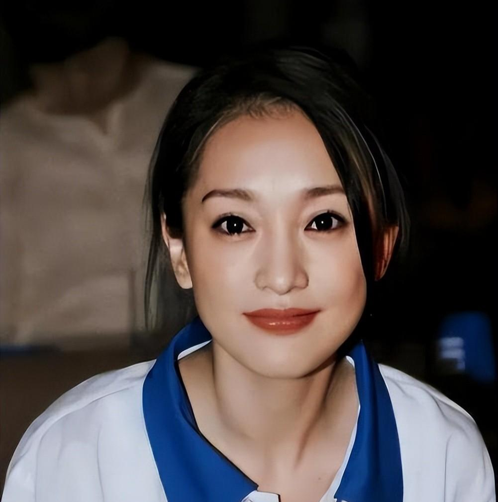 周迅十七岁时,潘鸿海给她画了26幅"人体画",如今一幅高达千万