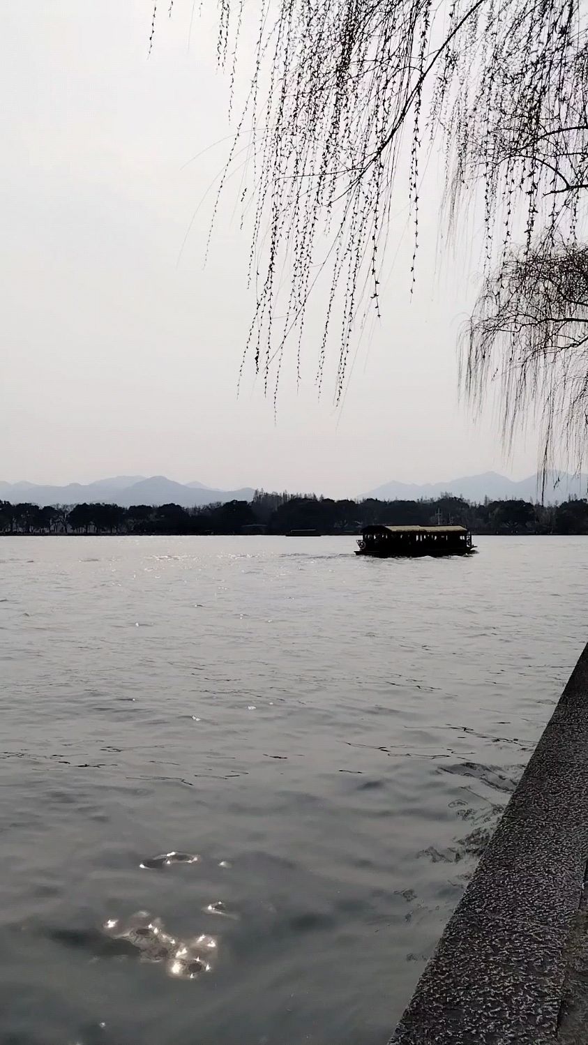 春天里的西湖美景