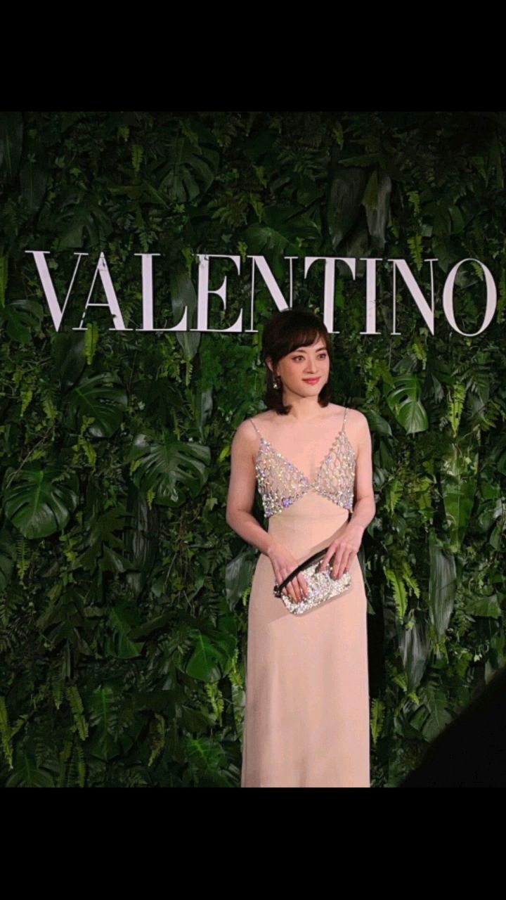 孙俪穿吊带深v礼服惊艳全场摆脱色衰争议颇有甄嬛回宫架势