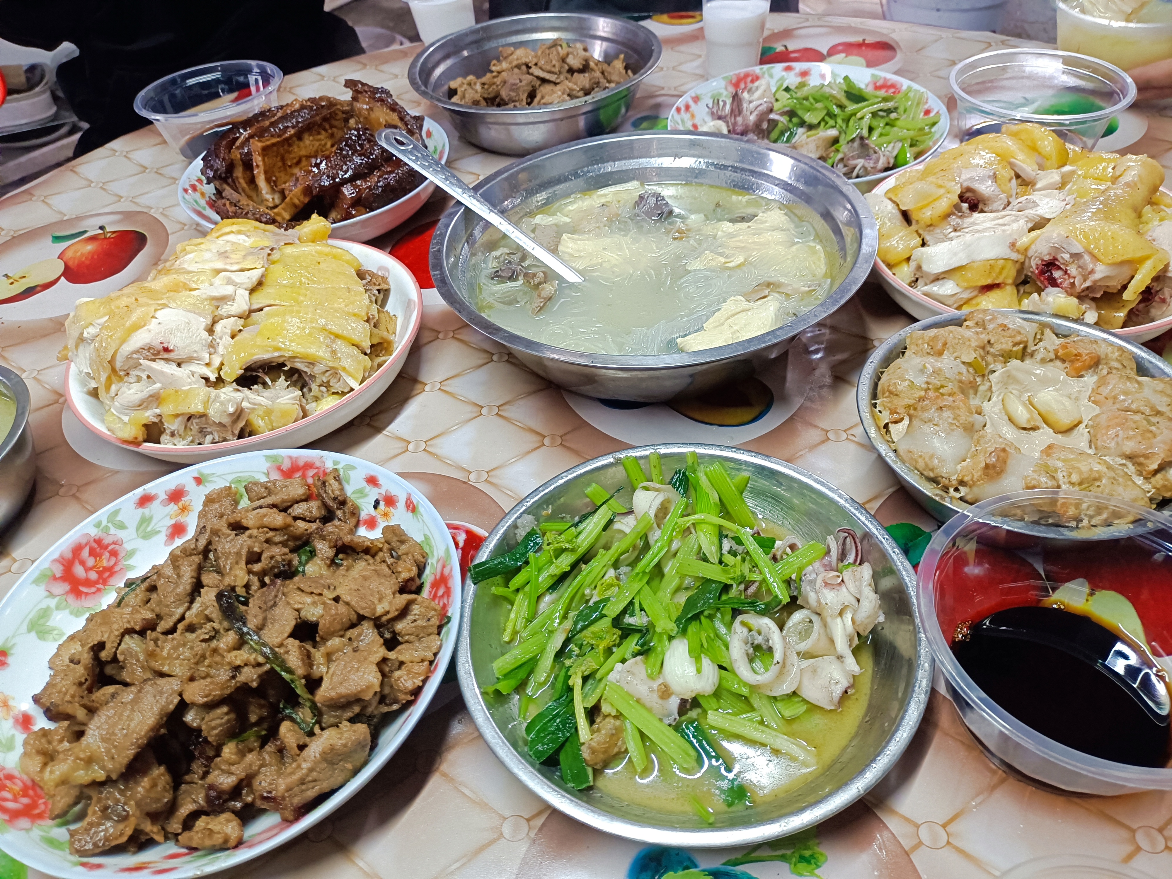 西餐中的牛肉,即便是七分熟,略带血丝,也颇受食客们的喜爱.这种独特的