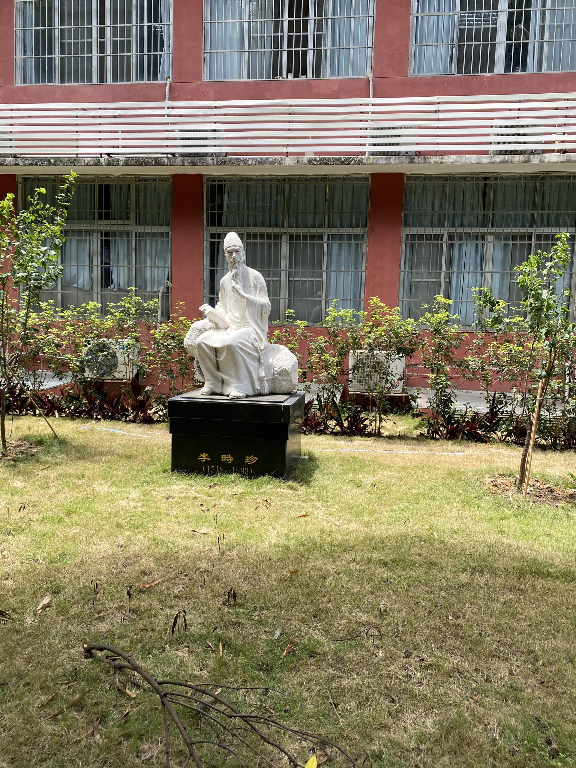 上海财经大学是理科还是文科(上海财经大学是财经类最好的吗)