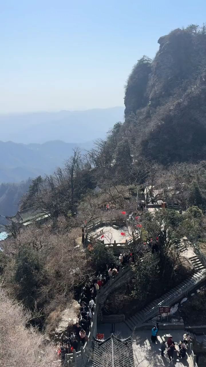 湖北十堰武当山人山人海