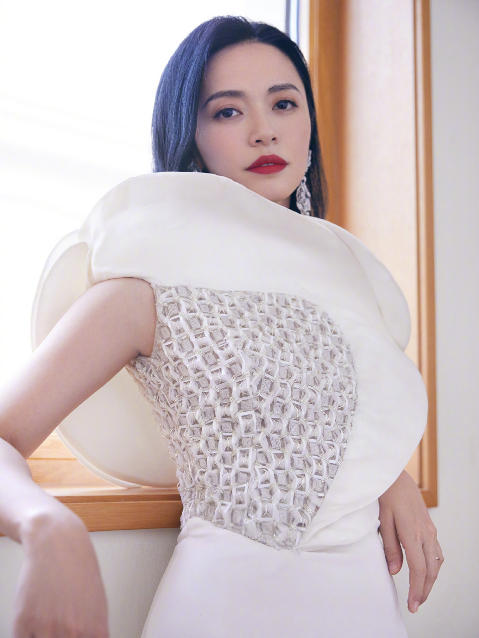 姚晨这套礼服领子很特别,奇奇怪怪又很好看.