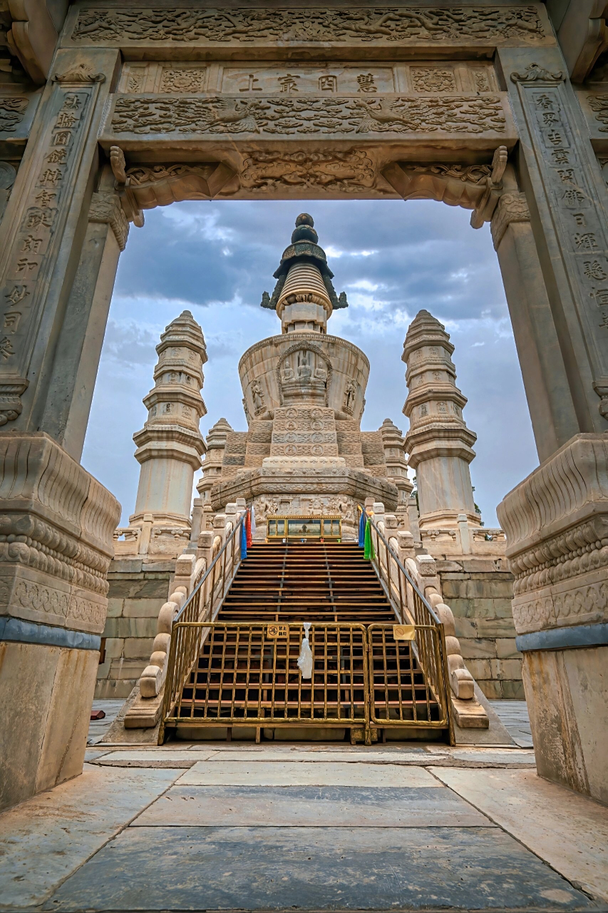 古刹西黄寺 西黄寺始建于顺治九年,位于北京市区东北部,朝阳区安定门