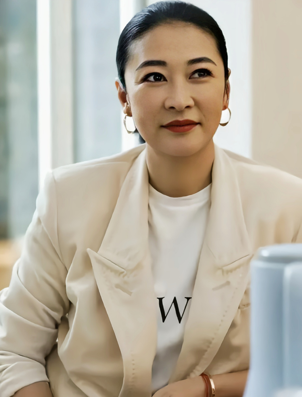 黄渤曾在节目中说:梁静这人性格豪爽,大方,但是她的健忘真的令人头疼.