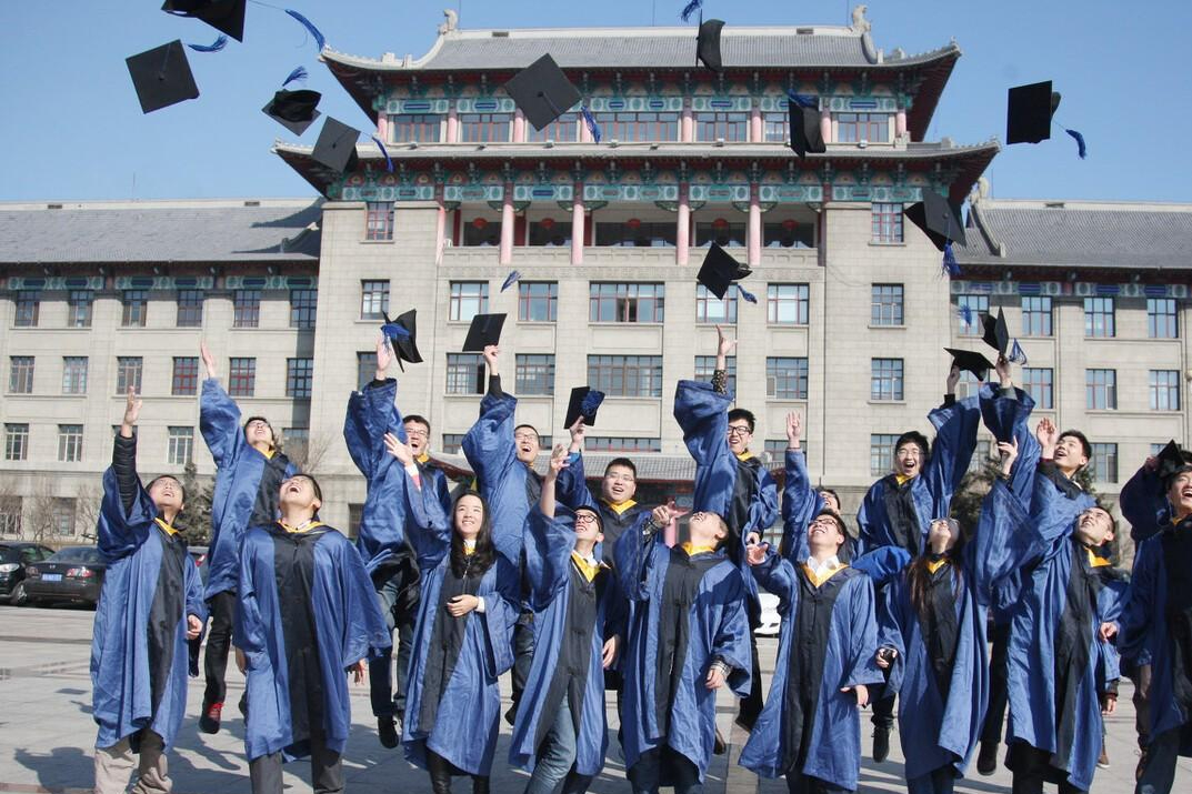 2002年南大硕士为骗取保险在飞机上纵火导致112人全部遇难