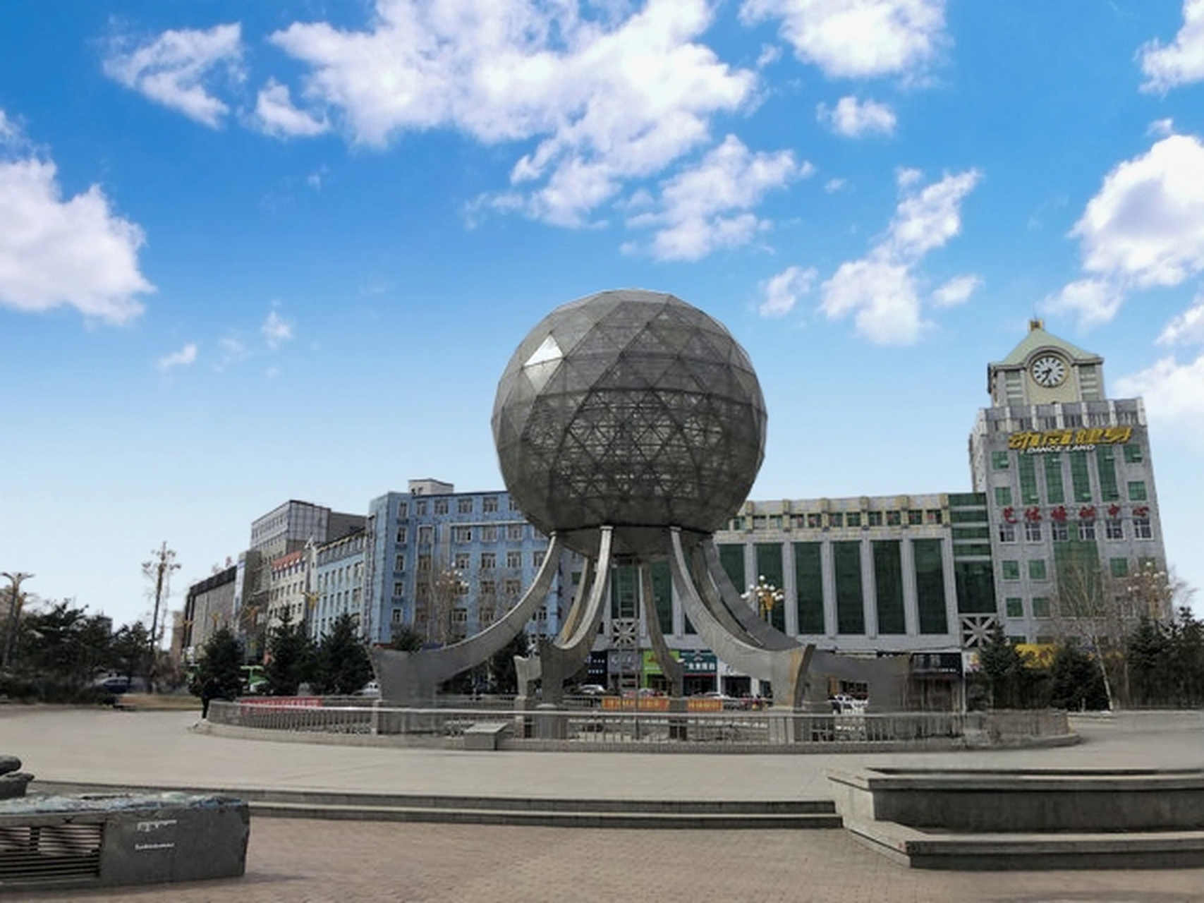 鹤岗市曾用名有鹤立岗和兴山市