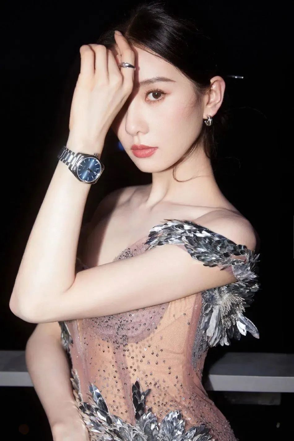 透视装下的刘诗诗展现自信与优雅身材曲线令人浮想翩翩