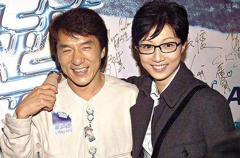 回顾吴卓林母亲是亚洲小姐父亲是巨星成龙我却成为污点