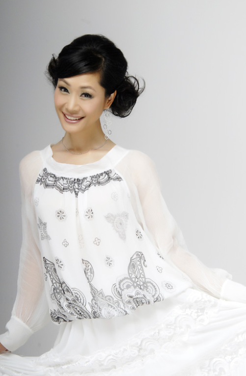 回顾歌手于文华再婚嫁未婚小伙结婚22年没有共同孩子今怎样了