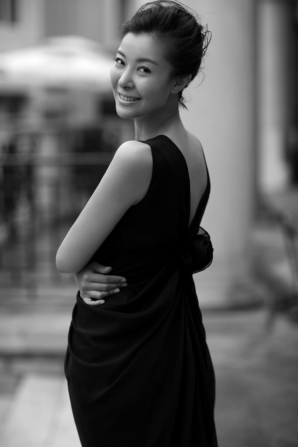 回顾柯蓝年少成名23岁年薪百万感情生活从不间断今依然单身