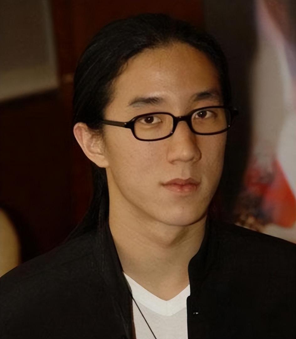 回顾李双江大儿子李贺在没有父爱环境中成长托起父亲继母晚年