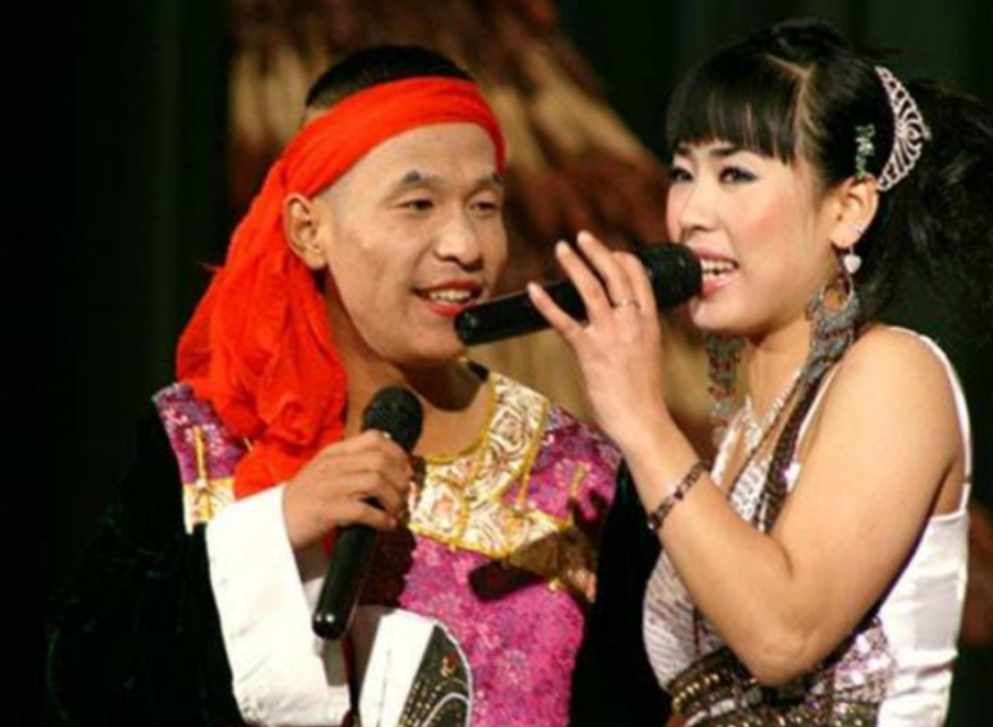 回顾宋小宝成名后抛弃霍晓红再婚娶粉丝王雪如今成人生赢家