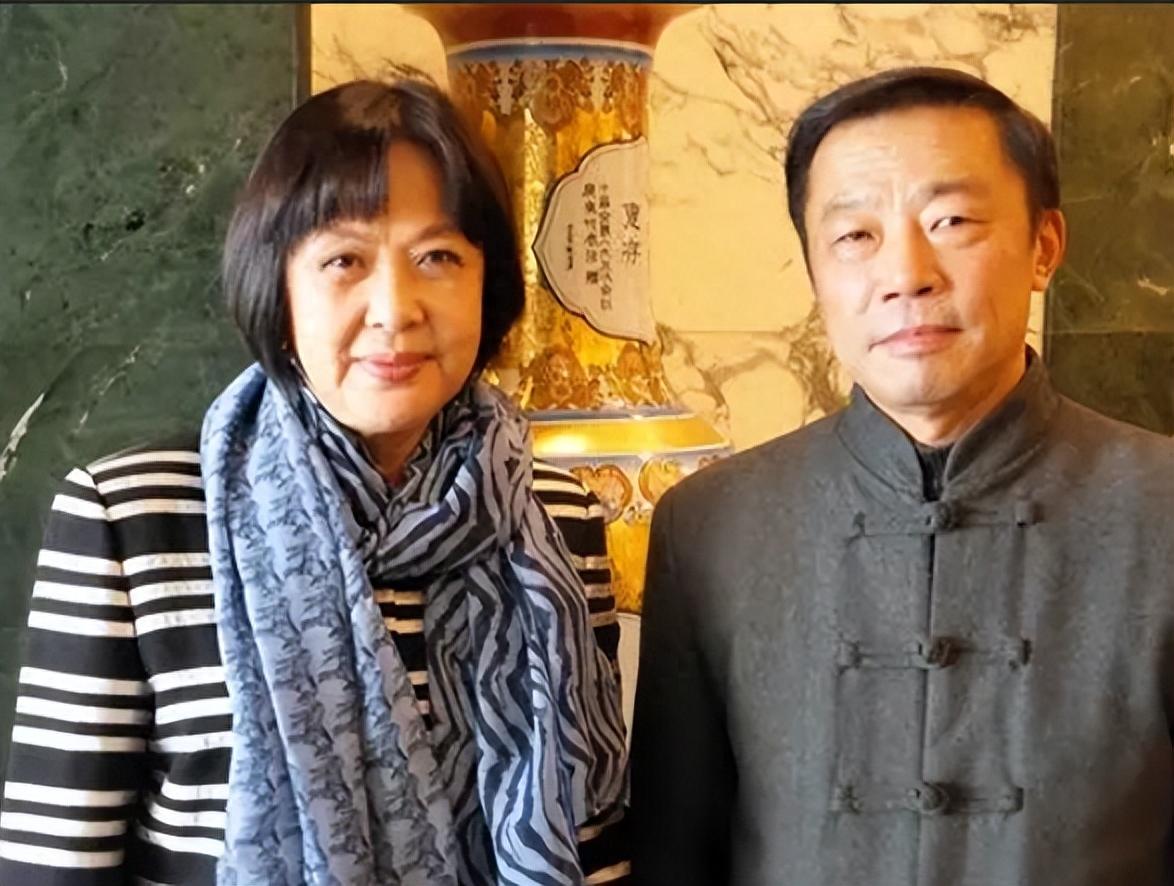 回顾央视著名主持人刘璐嫁中国台湾丈夫退休后生活怎样